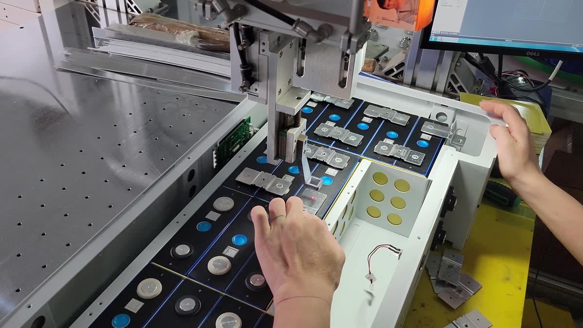 Video preview — 7-second clip of the prismatic LFP cells in production.